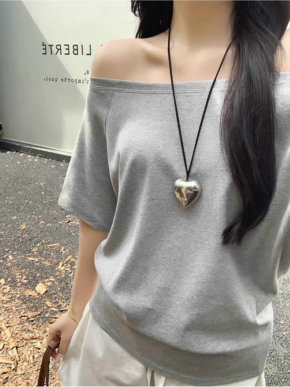 Boutique Women’s Off-Shoulder Short Sleeve Top in Light Gray